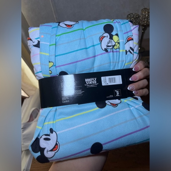 ✅NEW Disney Mickey Mouse Pajama Set - Picture 4 of 4